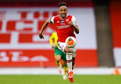 Arsenal pinch win as Gunners score first league goal and earn first points of the season