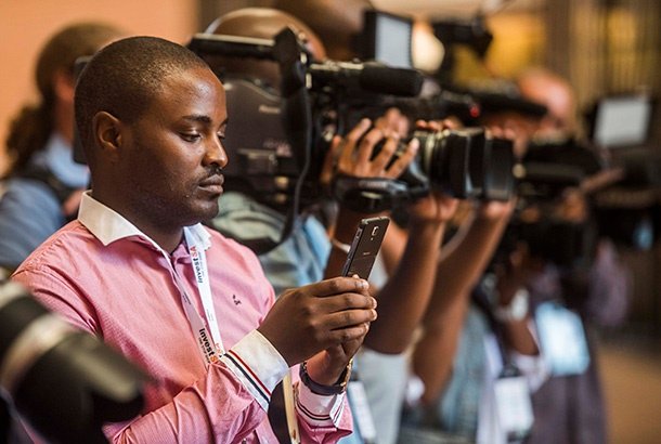 Angry Angolan citizens attack, term journalists in state owned media as ‘sell-outs’ for ‘hiding’ truth