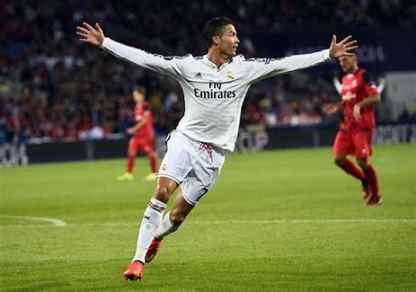 Saudi Arabian club offers Cristiano Ronaldo $250 million deal to prize him away from Man United
