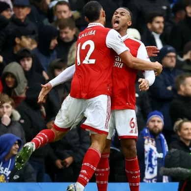 Arsenal outguns Chelsea in London derby to propel them back to the top of Premier League