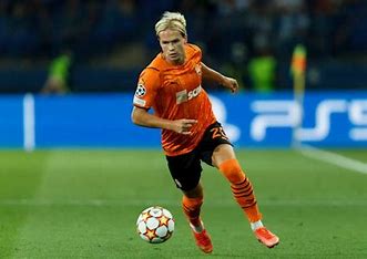 Shakhtar winger Mykhaylo Mudryk’s transfer to Arsenal looks just days away after agreeing personal terms