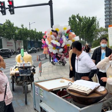 China’s teetering economic recovery unleashes hordes of hawkers on streets as low wages bite