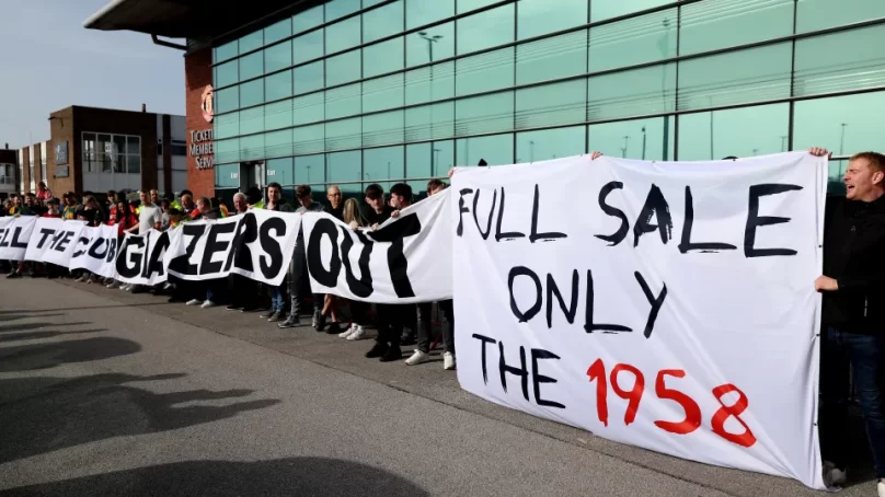 Manchester United fans block Old Trafford ticket office in latest Glazers protest