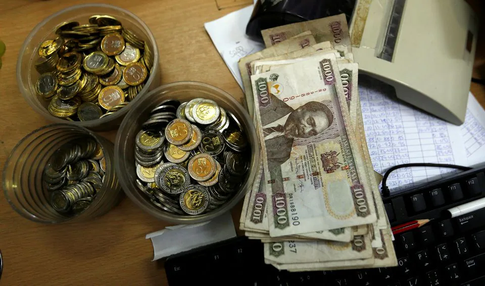 While Kenyan president is upbeat about the economy, local currency is in turbulence