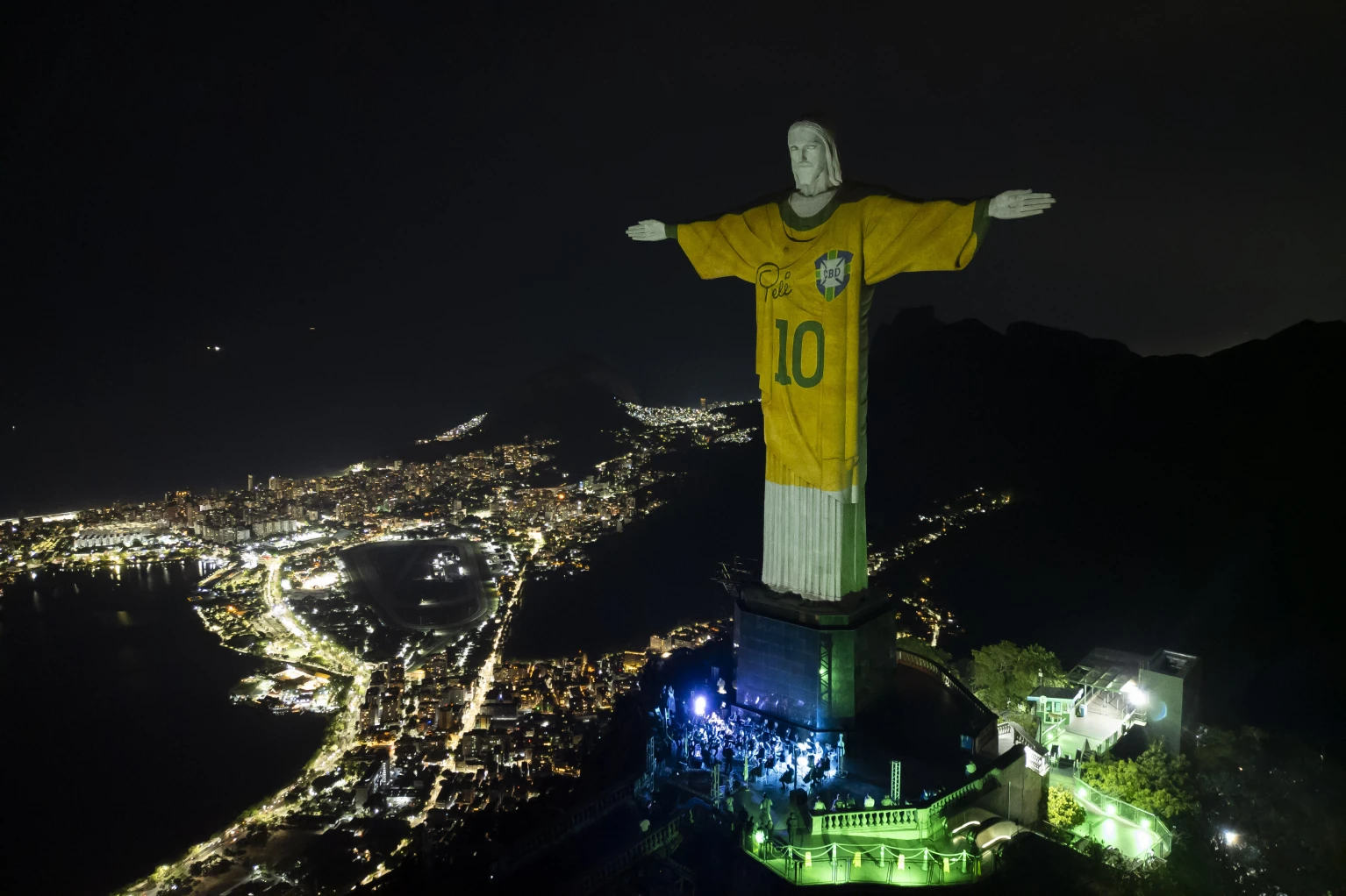 How Brazil remembered soccer wizard Pelé one year after his death, Christ the redeemer wore his No.10