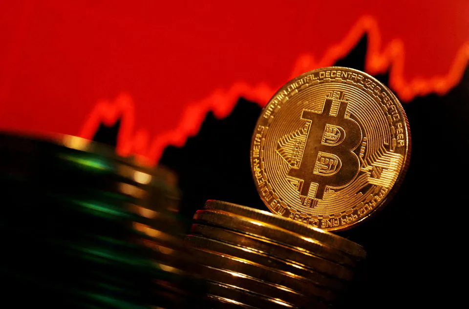 Bruised by fluid stock market, Chinese finance sector executives rush into banned bitcoin