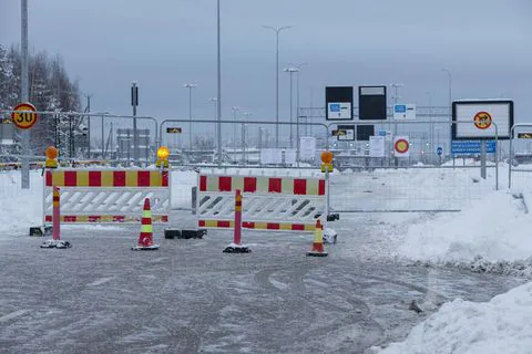 Finland to extend Russia border closing after 900 asylum seekers entered the Nordic country