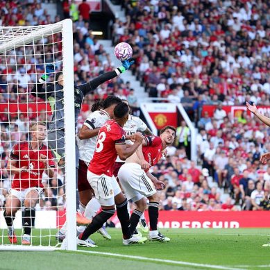 Corner-kick masters Arsenal have new trick; it worked for them against hapless Man United goalkeeper in their season opener