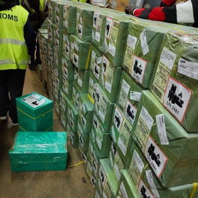 KRA impounds 21,600 smart phones smuggled into Kenya via Eldoret Airport