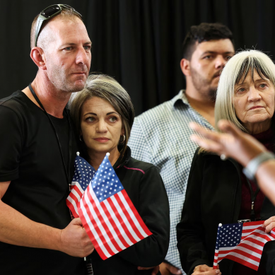 Trump: Only 7500 per year will be granted refugees status in US, priority given to white South Africans