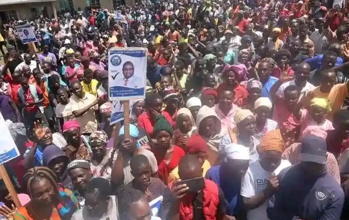 How President Ruto’s man accused of ethnic belligerence incenses voters in Malava with bottoms gyration ‘orders’