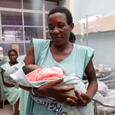 Jaramogi Teaching and Referral Hospital in Kisumu delivers baby who developed outside uterus inside mother’s abdominal cavity