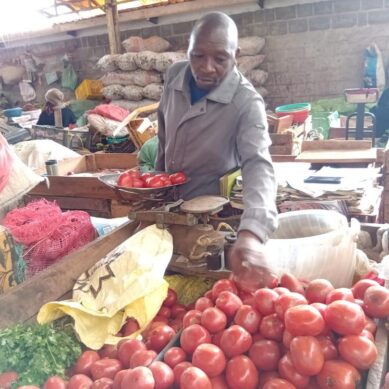 Consumers pay more for tomatoes in central Kenya as traders and farmers cite impassable roads, bad weather