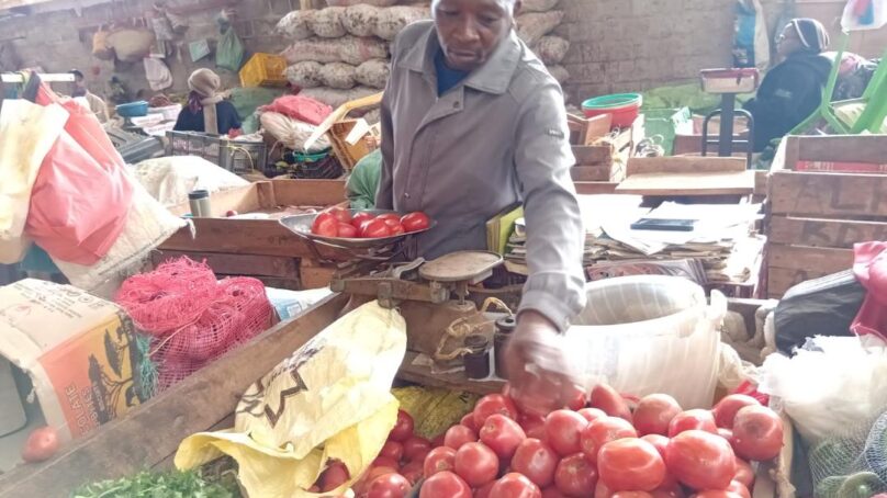 Consumers pay more for tomatoes in central Kenya as traders and farmers cite impassable roads, bad weather
